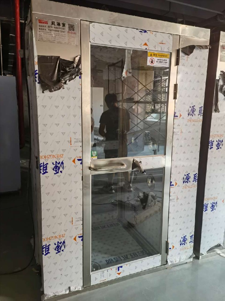 河北健康制药生产车间风淋室安装